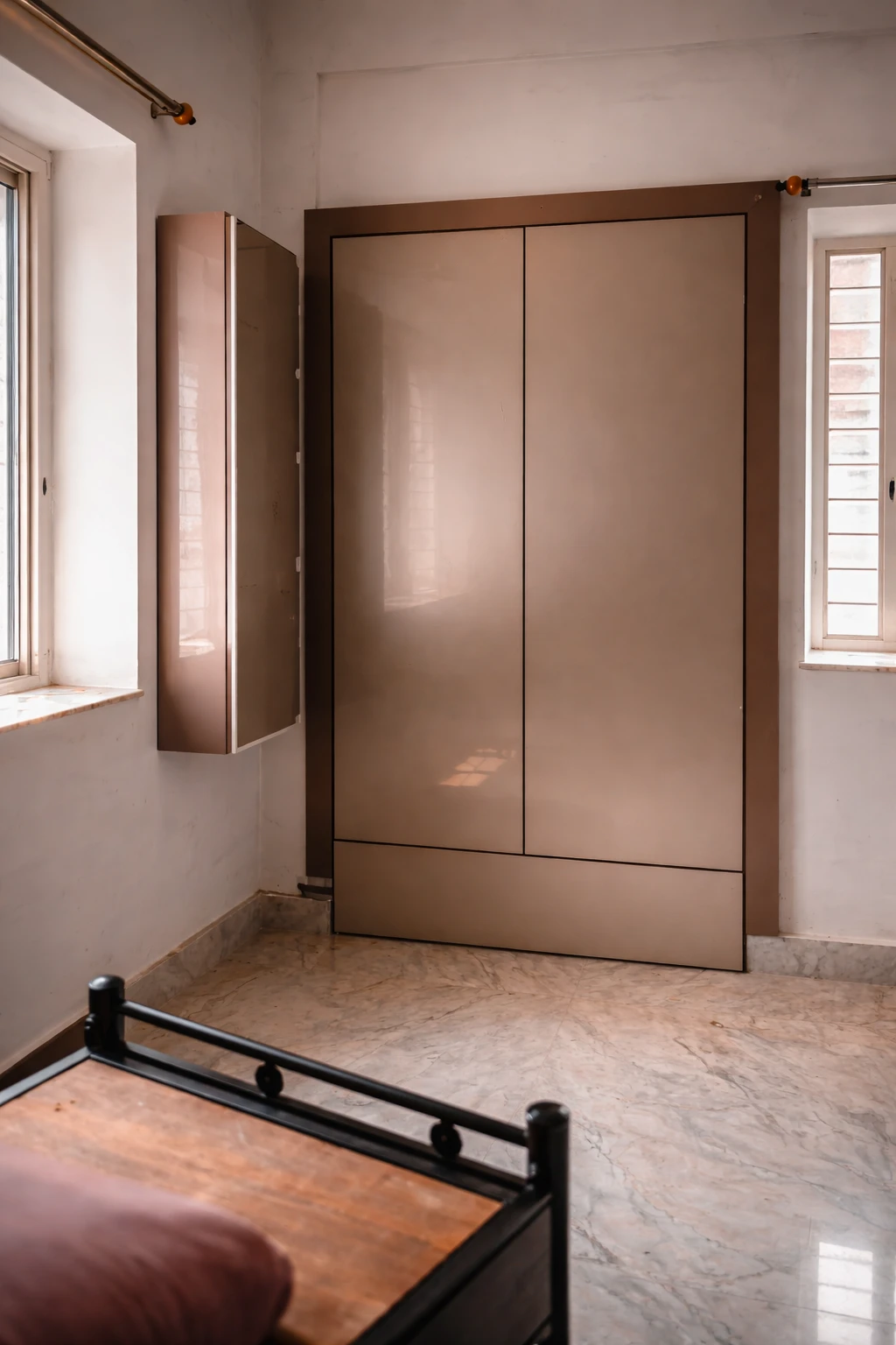 Fancy Modular Wardrobe Showcase in Mukundapur - Image 2